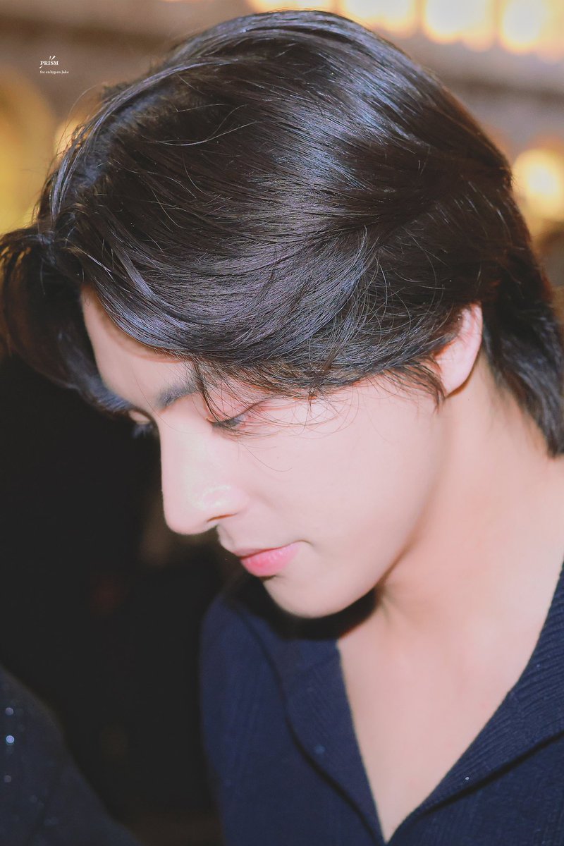 15ARCHIVEz's tweet image. insane side profile 🫠

#제이크 #JAKE #엔하이픈_제이크 #ENHYPEN_JAKE #ENHYPEN #PRADAxENHYPEN #PradaSS25