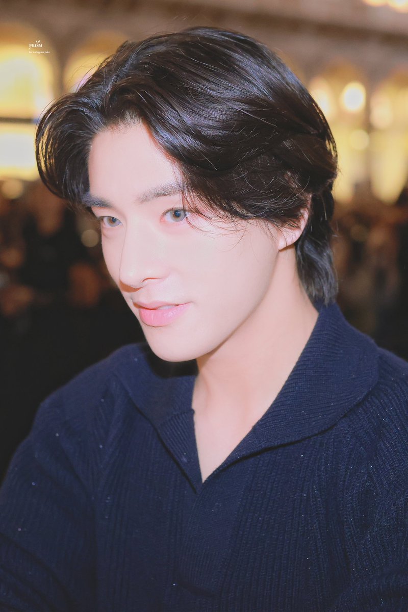 15ARCHIVEz's tweet image. insane side profile 🫠

#제이크 #JAKE #엔하이픈_제이크 #ENHYPEN_JAKE #ENHYPEN #PRADAxENHYPEN #PradaSS25