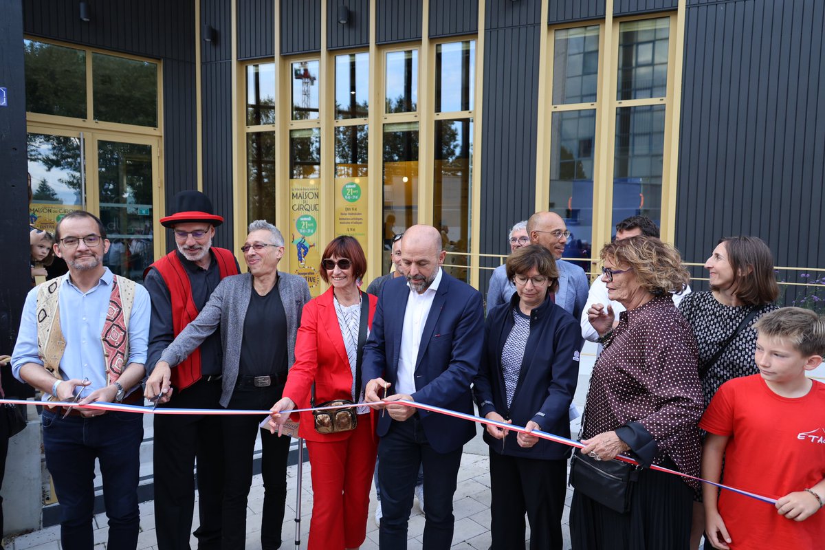 #BourgenBresse (@bourg_en_bresse) on Twitter photo En piste ! La Maison du Cirque a été inaugurée cet après-midi par <a href="/JFDebat/">Jean-François Debat</a>, maire de Bourg-en-Bresse, en présence de Chantal Mauchet, <a href="/Prefet01/">Préfète de l'Ain</a>, de Sylvain Brunier, Président de l’Ecole des Techniques et des Arts du Cirque (Etac) et de Christian Curty, directeur de l’Etac. En piste ! La Maison du Cirque a été inaugurée cet après-midi par <a href="/JFDebat/">Jean-François Debat</a>, maire de Bourg-en-Bresse, en présence de Chantal Mauchet, <a href="/Prefet01/">Préfète de l'Ain</a>, de Sylvain Brunier, Président de l’Ecole des Techniques et des Arts du Cirque (Etac) et de Christian Curty, directeur de l’Etac.