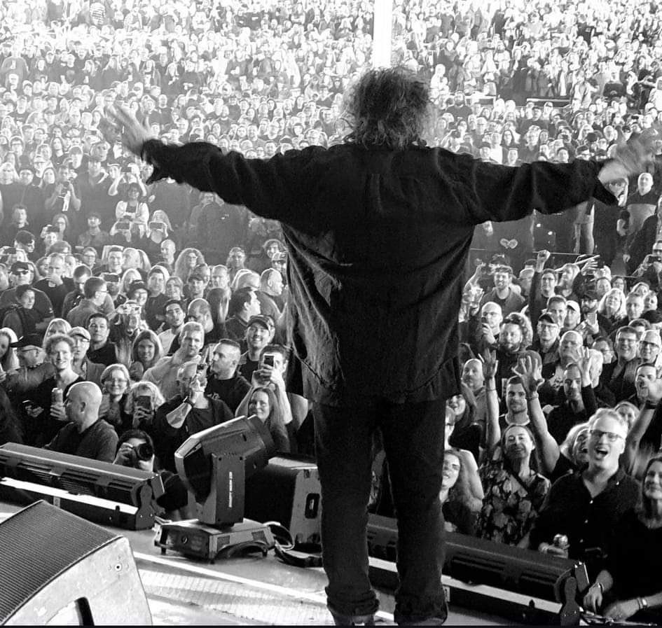 M E R C I <a href="/RobertSmith/">ROBERT SMITH</a>