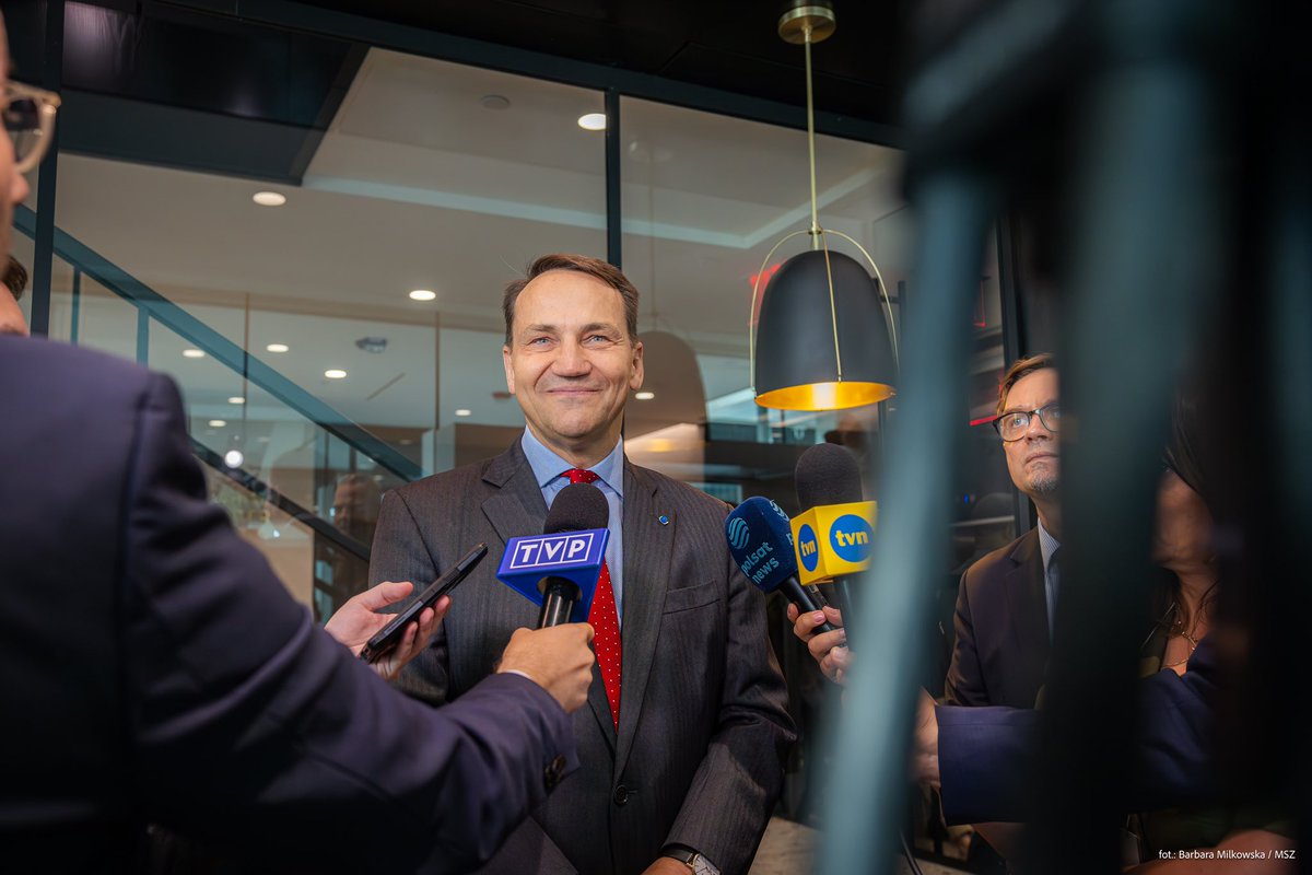 ➡️ Wspieramy Ukrainę ale mamy też swoje interesy, postulaty i sprawy do załatwienia - jak to między sąsiadami. 

➡️ To, że dwóje kandydatów na prezydenta USA zabiega o głosy Polonii to z punktu widzenia polskiej racji stanu dobrze a nie źle.