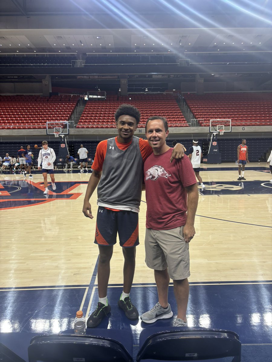 Fayetteville BB (@faybulldogsbb) on Twitter photo Current <a href="/woodlandBOYSbb/">Woodland Basketball</a> & former #Purple coach <a href="/jeffboogaart/">Jeff Boogaart</a> got a chance to catch up with #PurpleAlum <a href="/cjupnextt/">Corey Williams JR.</a> at a <a href="/AuburnMBB/">Auburn Basketball</a> practice this morning while in town to watch <a href="/RazorbackFB/">Arkansas Razorback Football</a>!
#PurpleFamily #PurpleDNA 💜🐶 Current <a href="/woodlandBOYSbb/">Woodland Basketball</a> & former #Purple coach <a href="/jeffboogaart/">Jeff Boogaart</a> got a chance to catch up with #PurpleAlum <a href="/cjupnextt/">Corey Williams JR.</a> at a <a href="/AuburnMBB/">Auburn Basketball</a> practice this morning while in town to watch <a href="/RazorbackFB/">Arkansas Razorback Football</a>!
#PurpleFamily #PurpleDNA 💜🐶