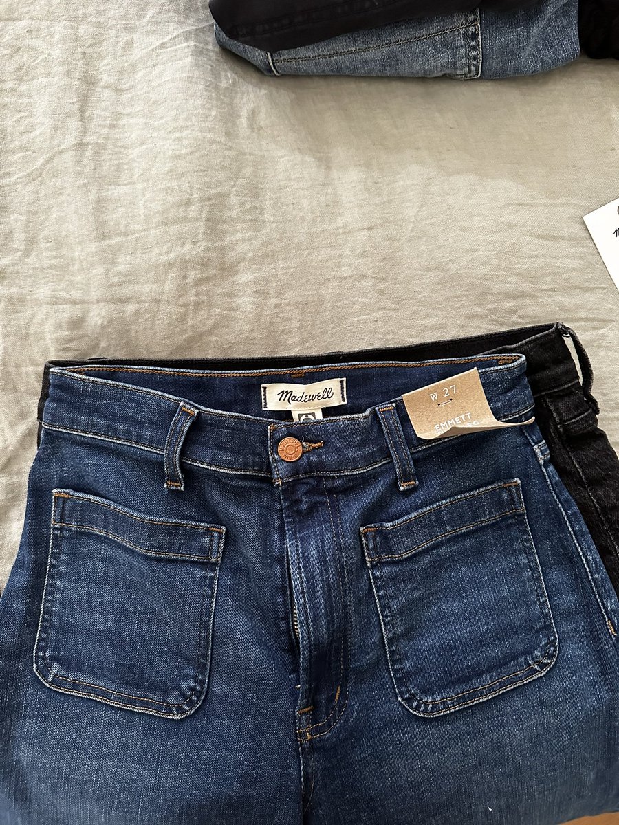jessbow13's tweet photo. @madewell what’s going on here? Same style and same size, just different color. https://t.co/i4HQuiq2Oz