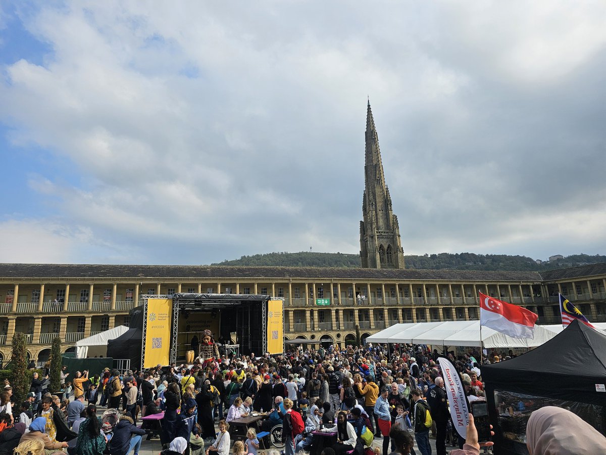 shutcake's tweet photo. An inspirational day in @ThePieceHall today at Yorkshire Integration Festival. A sunny afternoon of music food and togetherness. 
Celebrating the fact that our region is one of #Peace #Hope and #Sanctuary never been more proud to be @MayorOfWY #InclusivityChampion https://t.co/WyWRSBu5yO