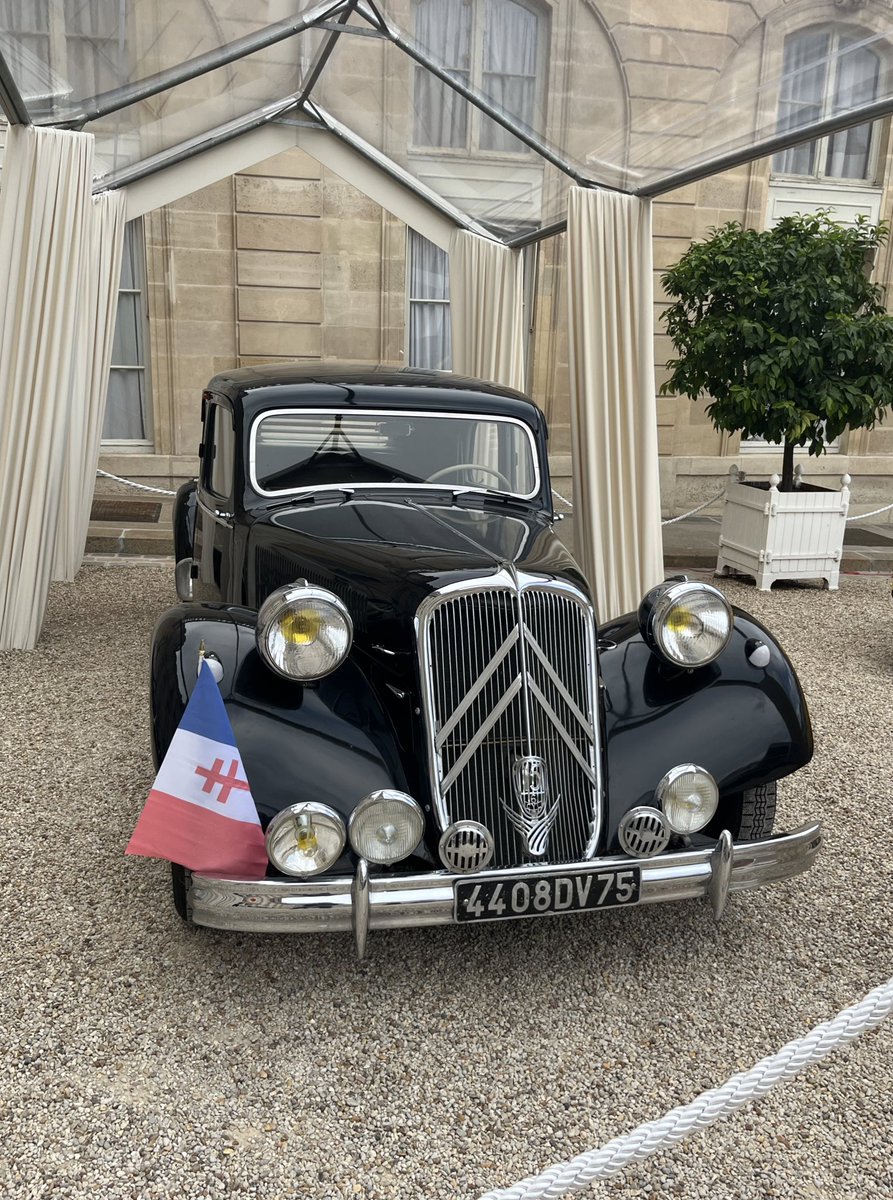 AlexQuiec's tweet image. Cette chance d’avoir pu être au cœur du Palais de l’@Elysee, là où la République vit et est incarnée depuis tant d’années.
Saluons celles et ceux qui, au quotidien prennent soin de ce chef-d’œuvre dont la grandeur fait la fierté de notre pays 🇫🇷
#JournéesDuPatrimoine #JEP2024