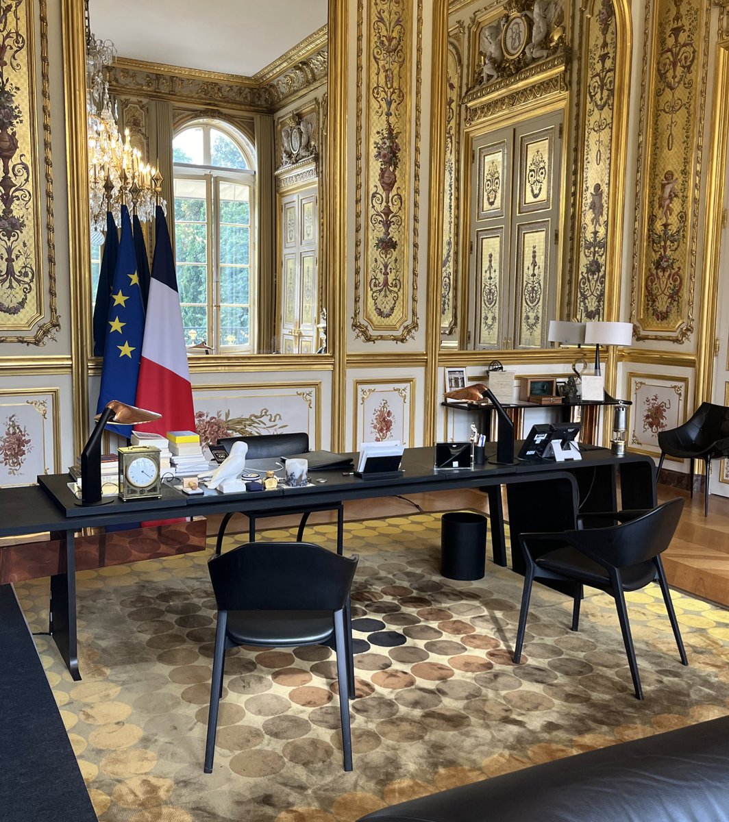 AlexQuiec's tweet image. Cette chance d’avoir pu être au cœur du Palais de l’@Elysee, là où la République vit et est incarnée depuis tant d’années.
Saluons celles et ceux qui, au quotidien prennent soin de ce chef-d’œuvre dont la grandeur fait la fierté de notre pays 🇫🇷
#JournéesDuPatrimoine #JEP2024