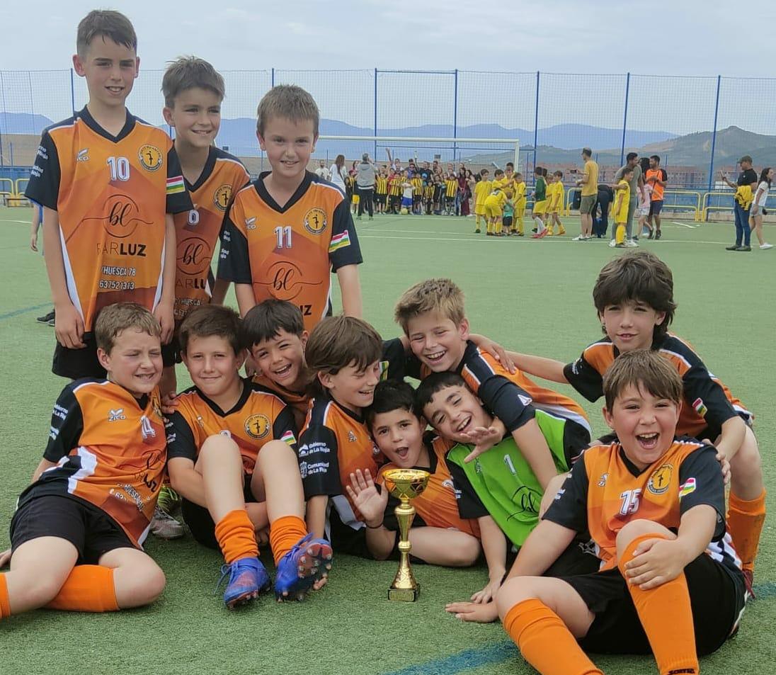 SieteInfantesED's tweet photo. Dolor, tristeza e impotencia... qué injusta es la vida algunas veces. Descansa en paz Mario, tu familia del Siete Infantes nunca te va a olvidar. Queremos mandar todo nuestro apoyo y más a su familia, amigos, compañeros y miembros del club. 
DEP MARIO🙏🏻 https://t.co/ai8vAMLiFf