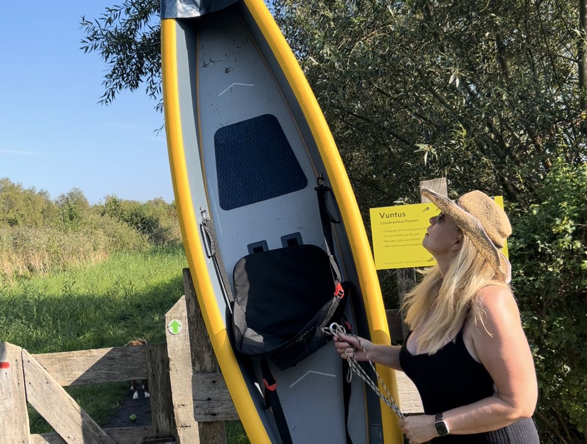 mariannezw's tweet image. Eerste tochtje met m’n nieuwe kajak vandaag (#NoAd). Dat viel eerlijk gezegd niet mee. Moet er wel ff aan wennen en wat lifehacks verzinnen. 

Waarom een nieuwe kajak? In deze kan Bruce mee en je kan hem (sort of makkelijk) meenemen =&amp;gt;