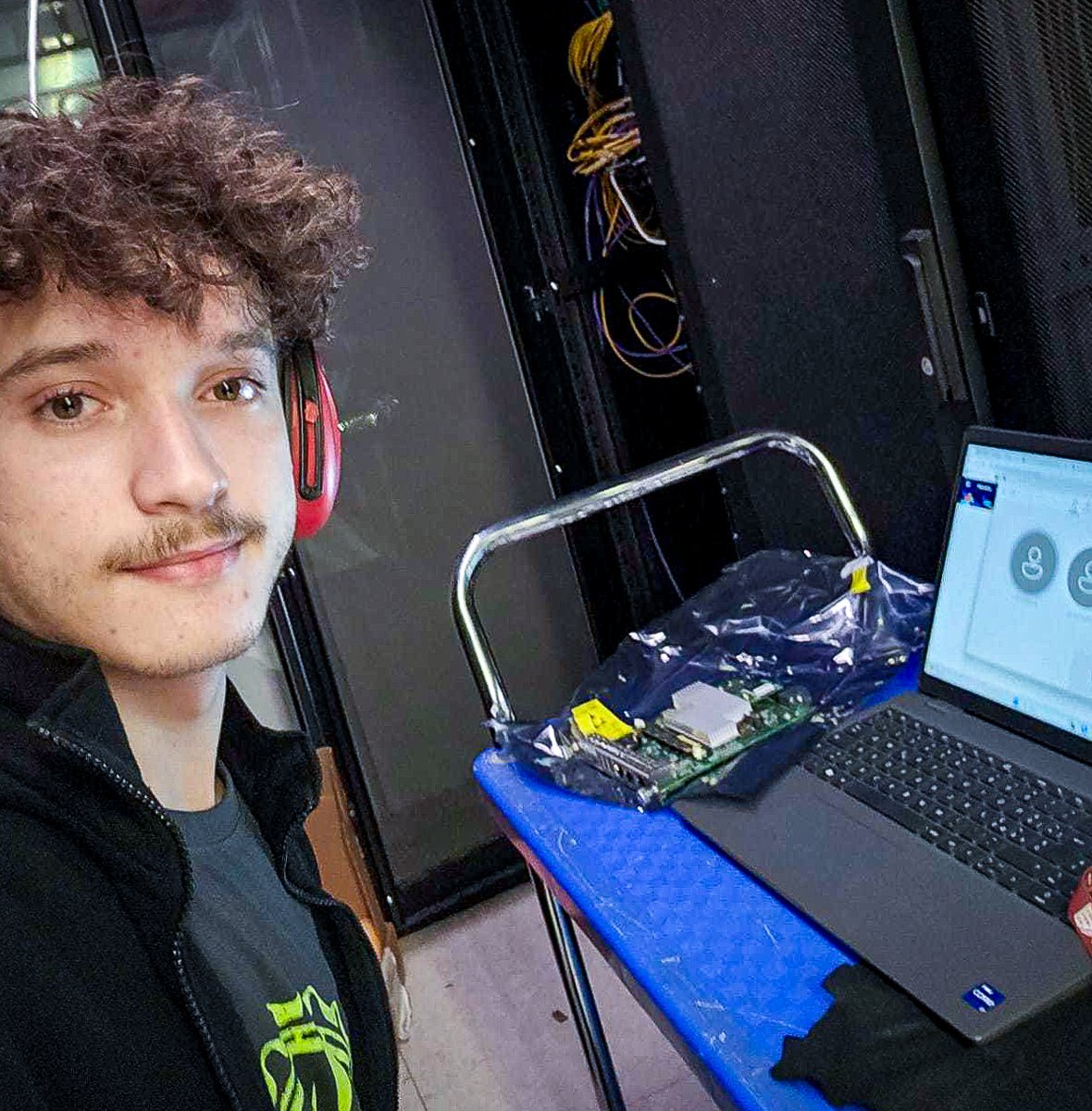 namex_ixp's tweet photo. Remote hands at work today. It means that on a Saturday morning, someone is using his hands, experience, and passion to help others. We’re happy to showcase Leonardo’s work, our new colleague and also the youngest member of the team. Internet is in good hands. #peering #internet https://t.co/y8dWSDN3AP