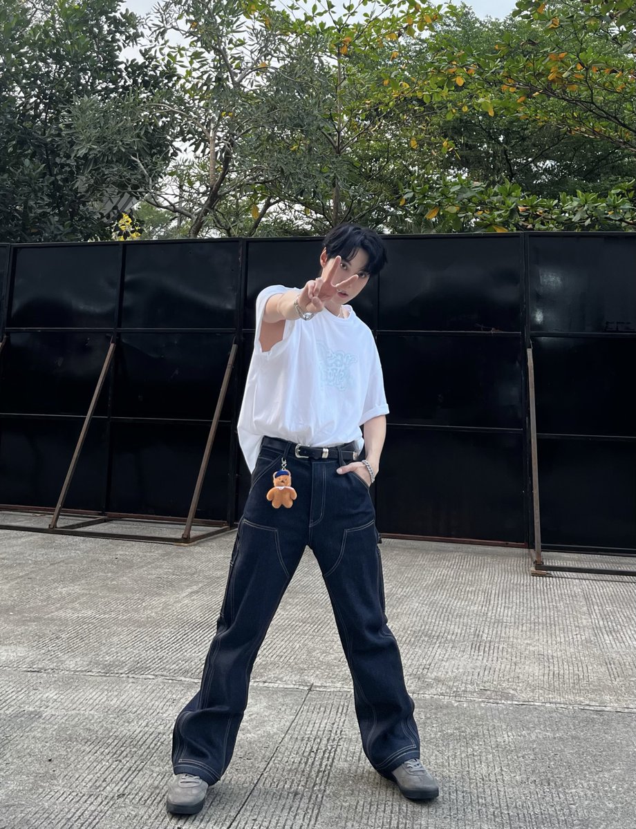 NCTsmtown's tweet photo. 오늘 투어의 마지막 공연 
시즈니들 덕분에 행복했어요. 
앵콜콘까지 잘 만들어볼게요!
고마워요🍀

Berkat Czennie aku bahagia di konser terakhir untuk tur ini.
Aku akan berusaha semaksimal mungkin sampai konser encore nanti!
Makasih, ya 🍀 - #DOYOUNG

#DOYOUNG #도영 #Dear_Youth
#DOYOUNG_Dear_Youth #JAKARTA
#NCT #NCT127