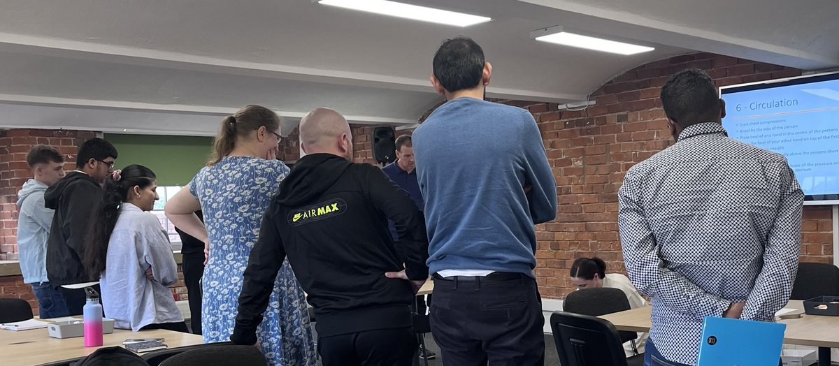 ComPharmLSC's tweet image. CE joined Rob @AHTraining1 today for another dual vaccination training session being held at Preston for our contractors and their teams ahead of another busy flu season… Many thanks for supporting our teams