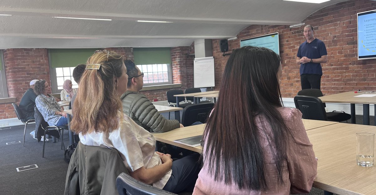 ComPharmLSC's tweet image. CE joined Rob @AHTraining1 today for another dual vaccination training session being held at Preston for our contractors and their teams ahead of another busy flu season… Many thanks for supporting our teams