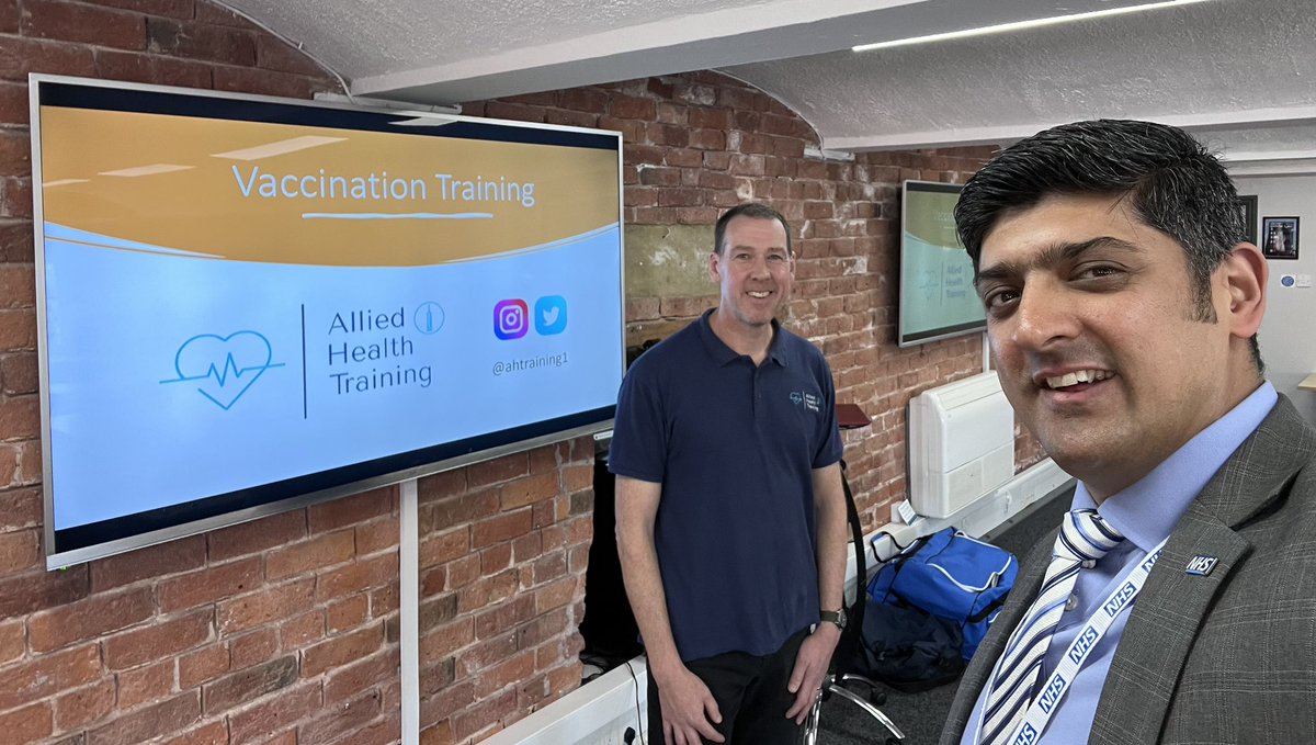ComPharmLSC's tweet image. CE joined Rob @AHTraining1 today for another dual vaccination training session being held at Preston for our contractors and their teams ahead of another busy flu season… Many thanks for supporting our teams