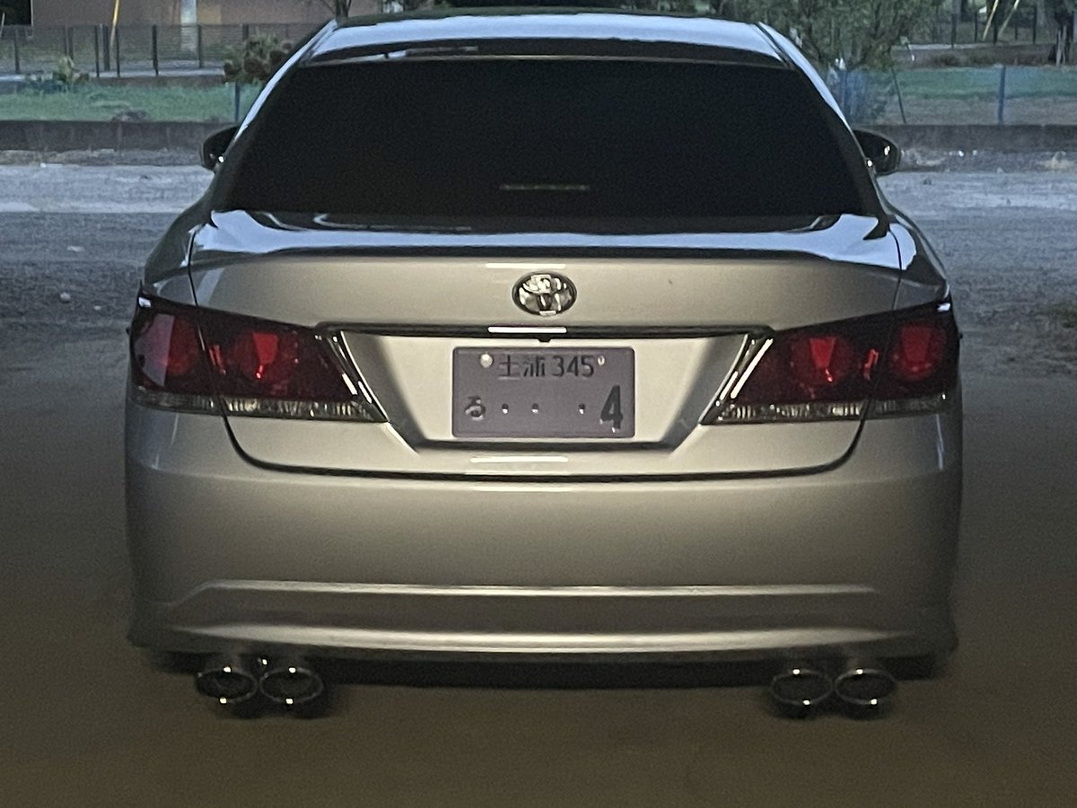 xanxusryo's tweet photo. リアバンパーのグレー部分を車体同色に塗ってその勢いでマフラーも…位置も低くなるうえに見栄えもあってバンパー下から出したくなかったけどとりあえず🙋‍♂️ https://t.co/art2uryX8h
