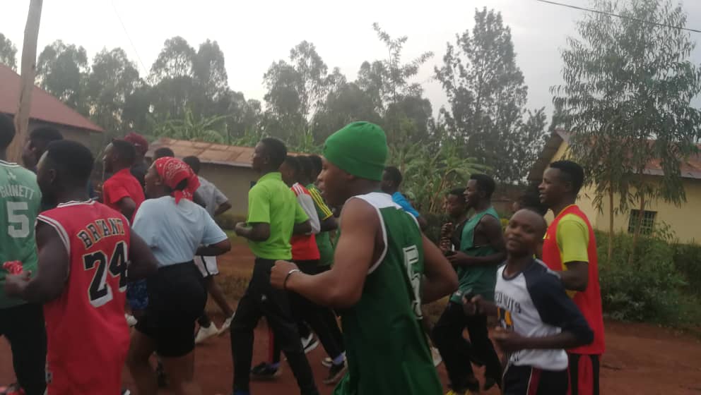 EvaristeHa95774's tweet photo. UR-CE RUKARA Campus youth volunteer kuruyu wa 21 nzeri twakoze sports rusange kwiyitaho uba wifashije ufashije nigihugu .Ayakakuvuje agafasha
Abandi #Mituel ubwisungane mukwivuza dufasha abatarishura.
@UrRukaraRYVCP @SadateMunyakazi
@Rwanda_Sports @KayonzaRyvcp @RwandaLocalGov https://t.co/r1hekhhUTB