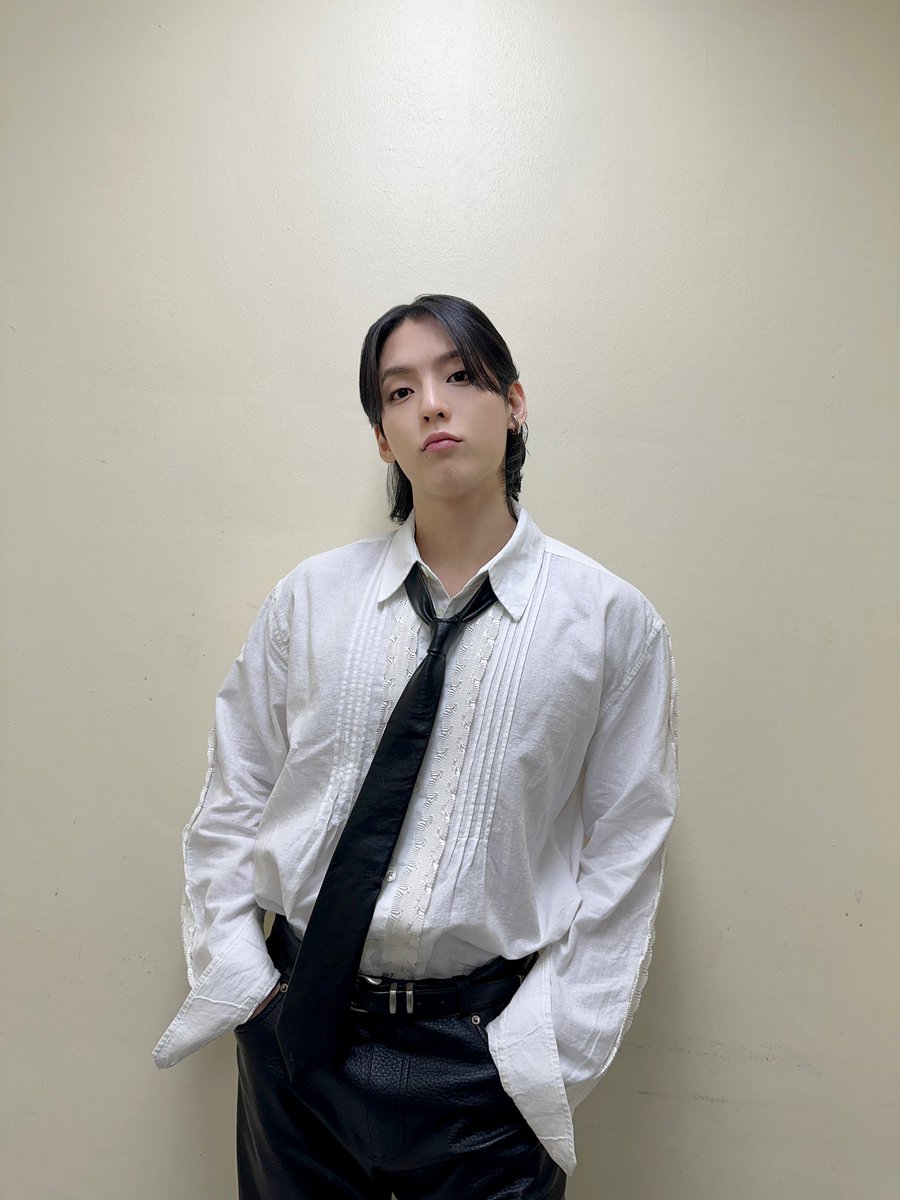 BTOBCOMPANY's tweet photo. [📂]

📂 B:CHIVE
└📁 2024 HUTAZONE [24/7] 1회차

기사님, ㅎㅌ제과 가주세요
                               (오케이 허타존 ~~!)
                                                   V

허타존 DAY1 멜로디가 즐거웠으면 조켄네🐿️❤️

#비투비 #BTOB
#FANMEETING #HUTAZONE
#이민혁 #LEEMINHYUK 
@btob2mh