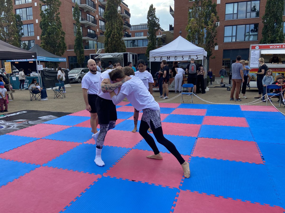 DieselAK_Gym's tweet image. Come to see us at the #aromasofasia food festival today in the #royalarsenal

#woolwich #muaythai #10thplanetjiujitsu #bjj #jiujitsu #grappling #thaiboxing #boxing #10pjiujitsu #10thplanet #greenwich #elizabethline