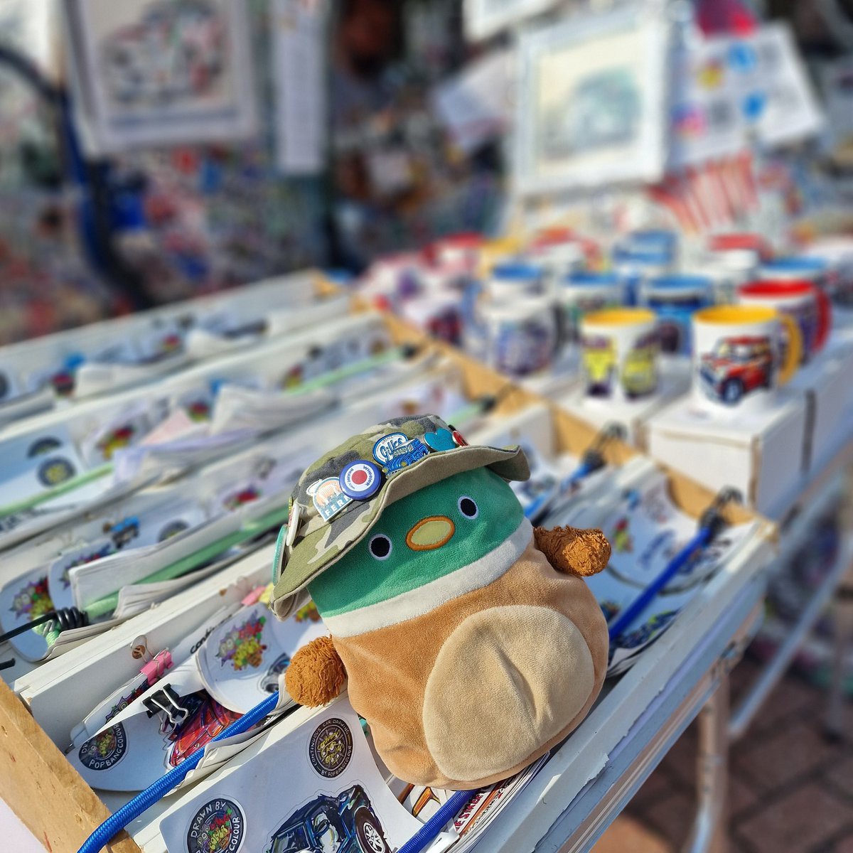 emmajg's tweet image. My friend Ian @Popbangcolour is at Retro Power / The Den today if you're here
#cars #paintwithcars