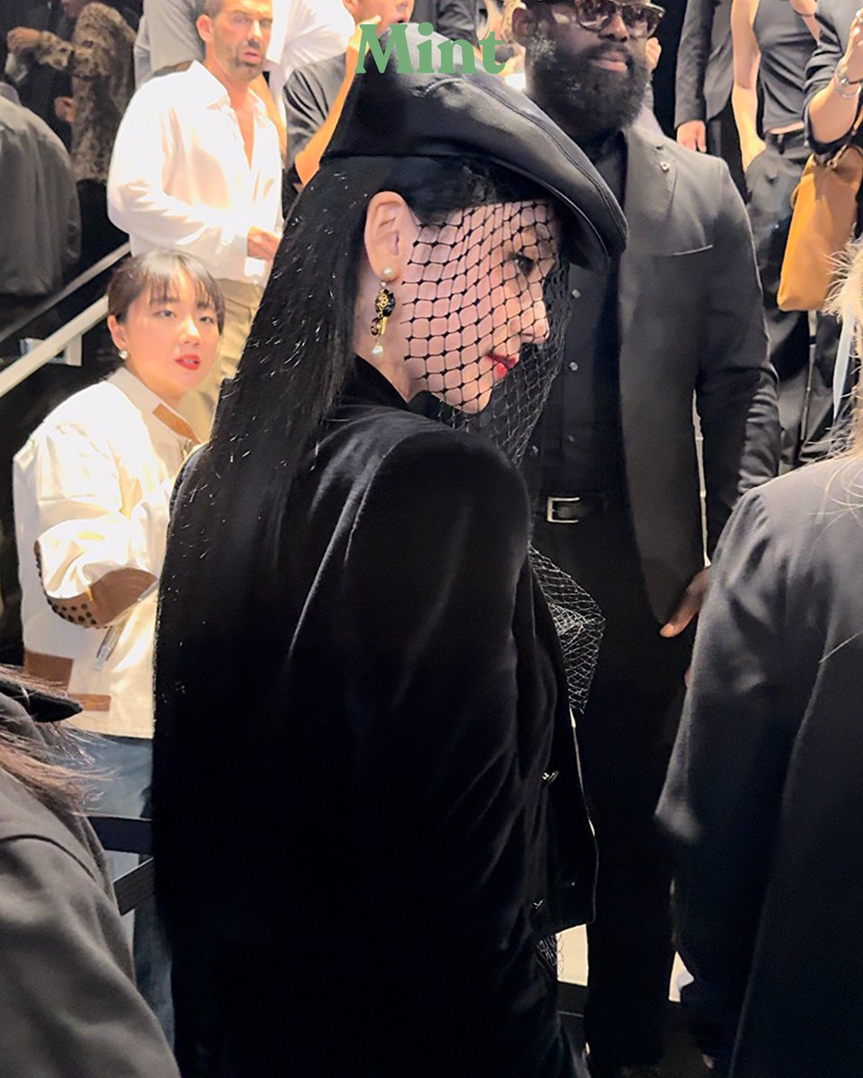 mintmag_th's tweet photo. เก็บโมเมนต์สาว #เยจี ITZY แบบใกล้ ๆ ขณะเจ้าตัวเดอนทางมาถึงงานแฟชั่นโชว์ของ Dolce &amp; Gabbana Spring/Summer 2025 ที่กำลังจัดขึ้น งานแฟชั่นวีคแรกก็สวยสะกดคนทั้งงาน💚 #MintReports 

YEJI AT DOLCE &amp; GABBANA MFW
#ITZY #YEJI 
#YEJIxMFW24 #YEJIxDGSS25 #DGSS25  
#MintMagTH https://t.co/35K0tMzoPE