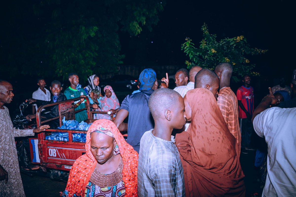 passifoundation's tweet photo. We visited the royal palace and provided support to those they were sheltering. 
We expressed our gratitude to the palace for opening a wing of their home to care for their community during such a difficult time. #pcdfng https://t.co/4ILoChFCPl