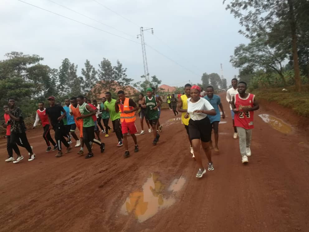 EvaristeHa95774's tweet photo. UR-CE RUKARA Campus youth volunteer kuruyu wa 21 nzeri twakoze sports rusange kwiyitaho uba wifashije ufashije nigihugu .Ayakakuvuje agafasha
Abandi #Mituel ubwisungane mukwivuza dufasha abatarishura.
@UrRukaraRYVCP @SadateMunyakazi
@Rwanda_Sports @KayonzaRyvcp @RwandaLocalGov https://t.co/r1hekhhUTB