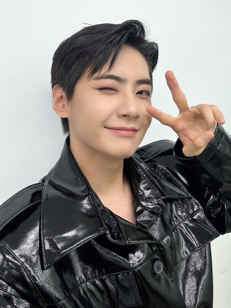 LJH_official's tweet photo. [📸]

240921 '팬사인회' 완료♡

┌───────┐
  💙이진혁 사랑해💙
└───────┘
　　ᕱ ᕱ ||
　 ( ･ω･ ||
　 /　つΦ

#이진혁 #LEEJINHYUK
#RELAX #NEW_QUEST_JUNGLE https://t.co/0EBLItAYiy