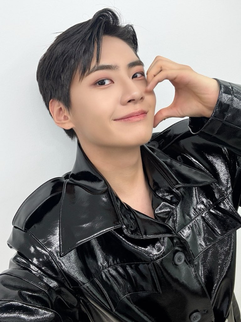 LJH_official's tweet photo. [📸]

240921 '팬사인회' 완료♡

┌───────┐
  💙이진혁 사랑해💙
└───────┘
　　ᕱ ᕱ ||
　 ( ･ω･ ||
　 /　つΦ

#이진혁 #LEEJINHYUK
#RELAX #NEW_QUEST_JUNGLE https://t.co/0EBLItAYiy