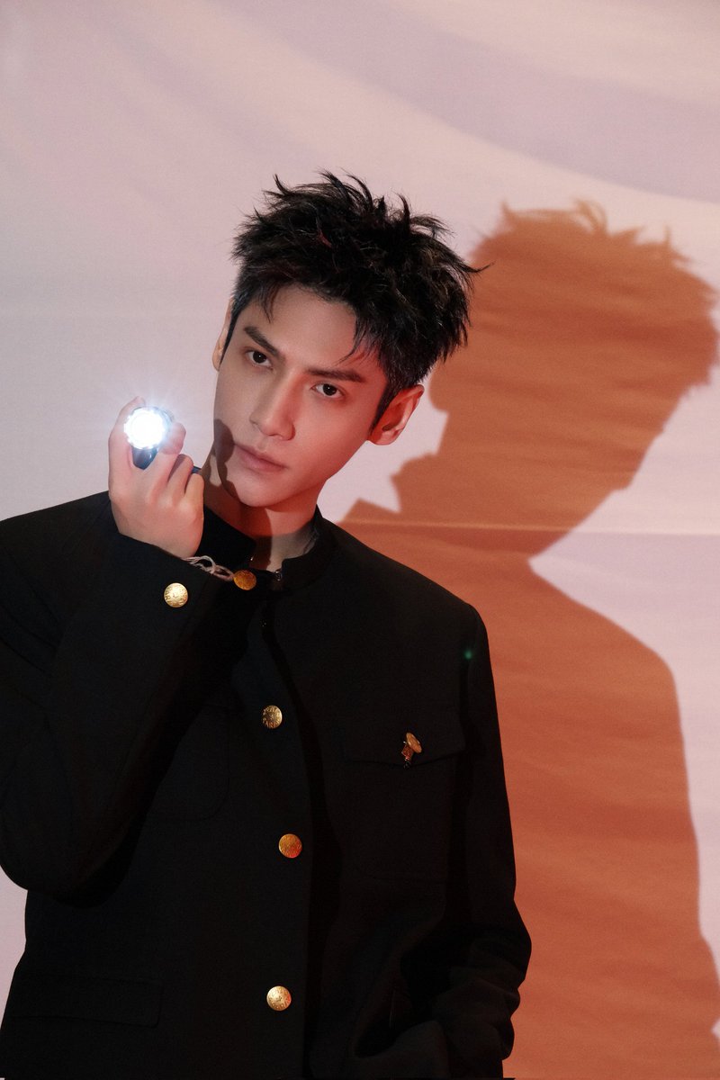 Saengda50045377's tweet image. Spread the enthusiasm and start a festive night. Listen to the meaning of autumn and sing along now.
 
Studio Webo : 21 Sep, 2024

©️ 罗云熙工作室

LuoYunxi, for Flow Gourd &amp;amp; Matrix Music Festival at Maanshan, Anhui, Hefei, China.

#หลัวอวิ๋นซี #LuoYunxi #罗云熙