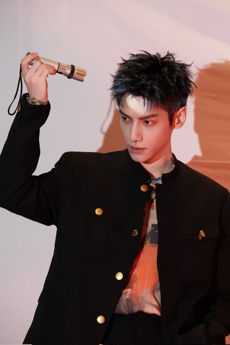 Saengda50045377's tweet image. Spread the enthusiasm and start a festive night. Listen to the meaning of autumn and sing along now.
 
Studio Webo : 21 Sep, 2024

©️ 罗云熙工作室

LuoYunxi, for Flow Gourd &amp;amp; Matrix Music Festival at Maanshan, Anhui, Hefei, China.

#หลัวอวิ๋นซี #LuoYunxi #罗云熙