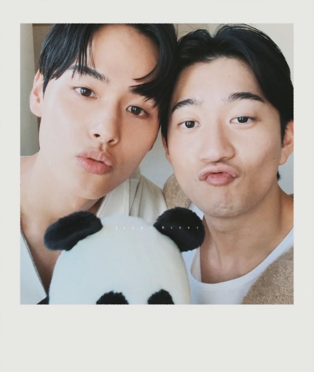 Jerry03taeko_0's tweet photo. DaiShun with Anan Magazine 💜
Link: https://t.co/Bi0gDlwr8P
#DaiShun #daishun #DaiNakai #ShunNakanishi #Dai #Shun #AnanMagazine https://t.co/7qc3pDADms
