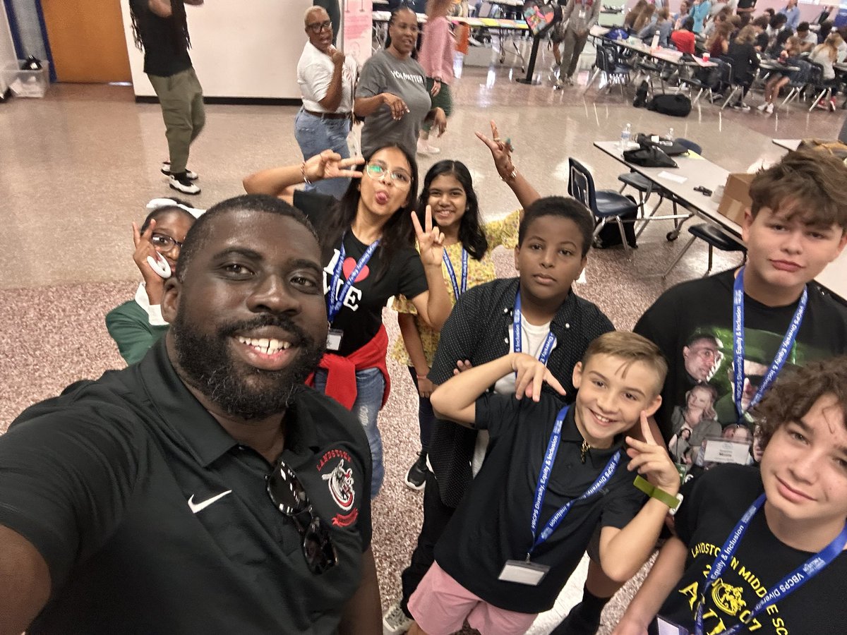 ActivitiesLMS's tweet image. The #Lancers are proudly representing diversity through collaboration and fun at the annual TIDE Coalition held at Kempsville HS. #OneTeamOneHeartbeat @Landstownms @MrLang5ton @VbcpsDEI