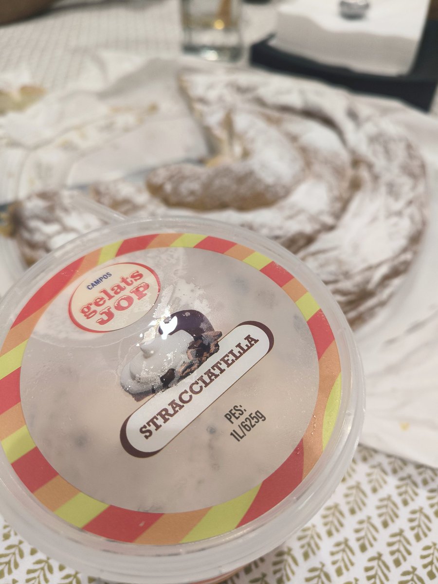 juanma79campos's tweet image. A Campos els dinars s'han d'acabar així. 
@GelatsJ i ensaïmada ❤️❤️

Avui sí @Ritachu_13 #Stracciatella