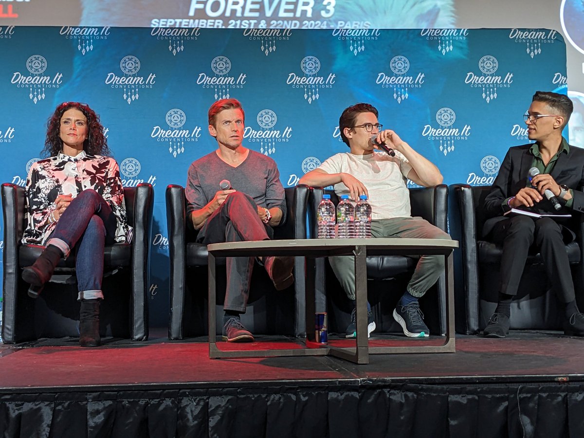 RosterCon's tweet photo. Melissa Ponzio, Gideon Emery &amp; Michael Johnston débutent leur panel à la #BHF3 #TeenWolf https://t.co/LPsarXd2K7