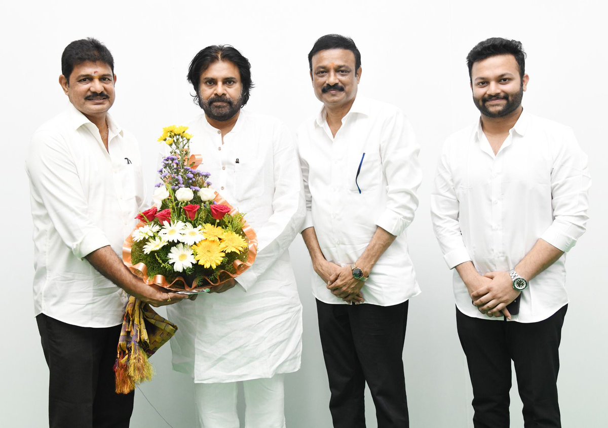 JanaSenaParty's tweet photo. 26న జనసేనలో చేరనున్న వైసీపీ మాజీ మంత్రి, మాజీ ఎమ్మెల్యేలు, నాయకులు https://t.co/rNSMpfgcR2