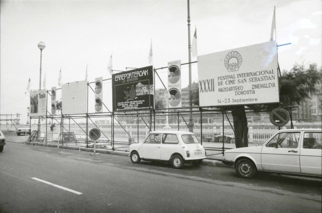 🎬 ¡Ya ha comenzado el Festival de Cine de San Sebastián! 8 días llenos de glamour. ✨ Desde 1953, Donostia ha sido testigo de momentos icónicos en cine y moda. 📸
Aquí un viaje al pasado con fotos antiguas desde 1954 de @arteguneakutxa
#historiasquesellevanpuestas