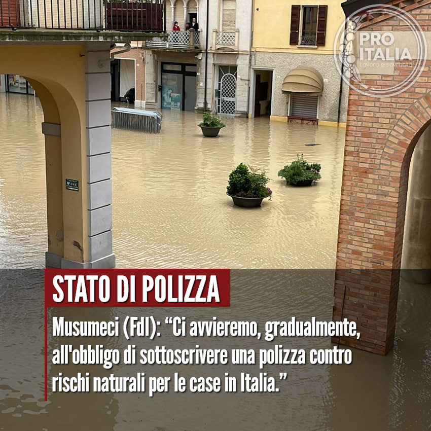 ProItalia_org's tweet photo. Dopo l'ennesima alluvione è arrivata tempestiva la reazione del Governo Meloni. Un serio piano di investimenti per far fronte al dissesto idrogeologico? Ma no, figuriamoci! Un progetto per rendere obbligatoria l'assicurazione sulla casa contro i disastri naturali.

In parole povere, anziché costruire casse di espansione, rifare gli argini e pulire gli alvei dei fiumi, si accetta di buon grado che Stato e Regioni non sono in grado di occuparsi dei propri territori e si fa un bel regalo alle assicurazioni obbligando cittadini e imprese a sottoscrivere una polizza contro il rischio di terremoti e alluvioni. Così alla prossima pioggia avremo comunque migliaia di sfollati ma in compenso avremo ingrassato banche e assicurazioni. Geniale.