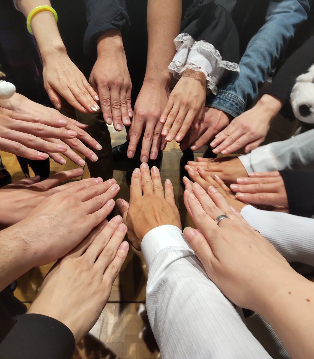 旭川でのサンホラオフ会、今回は20名以上のローランにご参加いただきました！
大迫力ステージいっぱいで最高でした✨いまからもうまたやりたいです❗️皆生きてまた会おうぞ‼️

#北海道サンホラオフ会