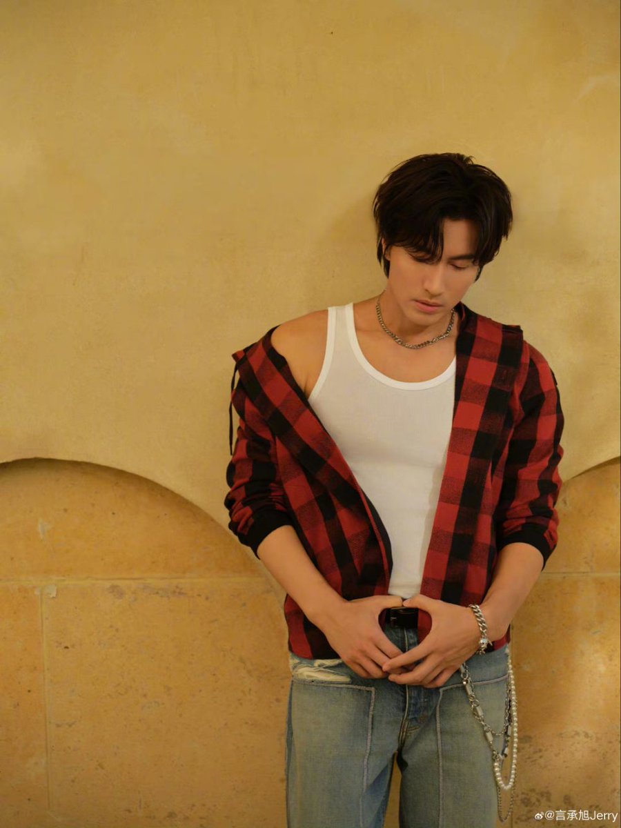 chubby_jira's tweet photo. อยากรู้จัง นางเอกที่ เกอเก่อเคย ตกหลุมรัก คือใครกันนะ 🥰😍 #jerryyan #เจอร์รี่เหยียน #เหยียนเฉิงซวี่ https://t.co/ZboLNpI7HK