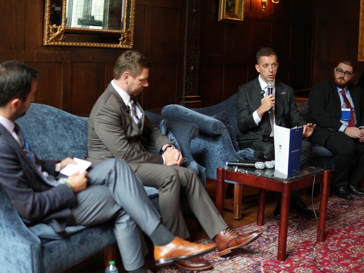 Написали смо нову страницу историје српско-америчких односа на Пупин форуму у Вашингтону! 

Окупили смо преко 100 угледних гостију из америчког политичког и друштвеног живота, укључујући и представнике бизнис заједнице.

На једном месту су били присутни најважнији доносиоци