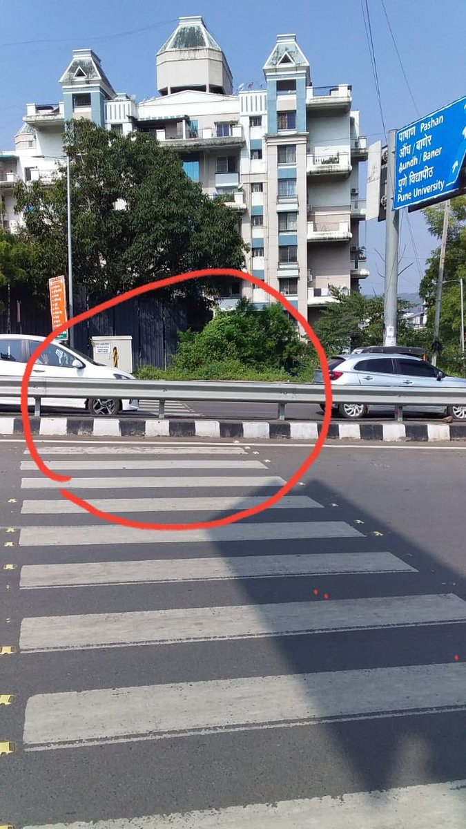 emopediaDEV's tweet photo. when you hire dumbass civil engineers, this is the result. can someone bring an angle grinder? https://t.co/crUiitywJB