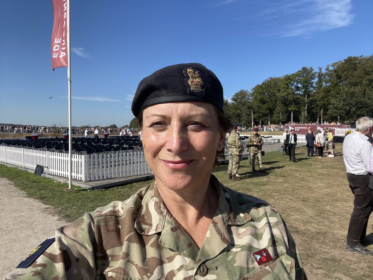 What a privilege to be at the commemorations marking 80 years since Op MARKET GARDEN. Over 100,000 people watching waves of parachuting from Dakota’s, Hercules and A400M. Proud to be an Air Dispatcher <a href="/13AAssltSpRegt/">13 Air Assault Support Regiment</a>⁩ ⁦<a href="/UKArmyLogistics/">The Royal Logistic Corps</a>⁩