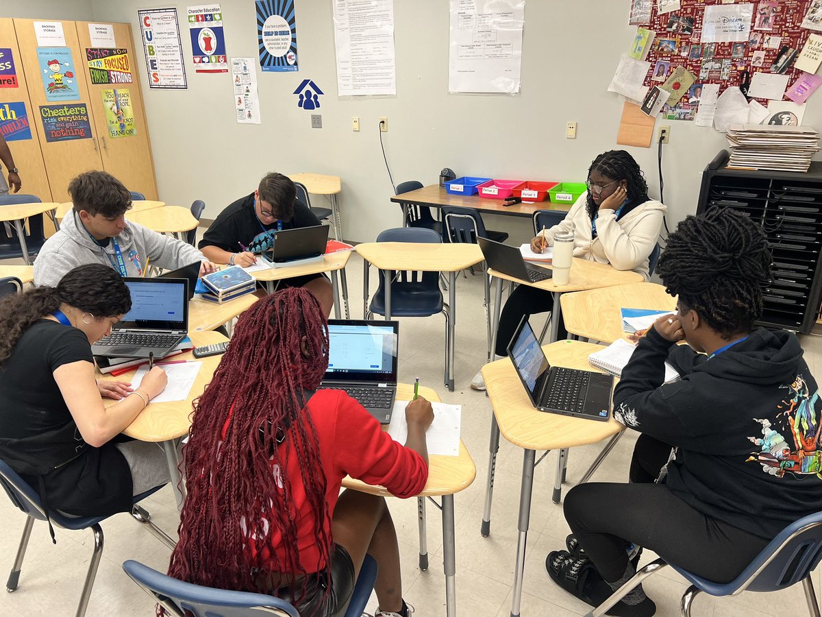 AP_LindaBailey's tweet image. Math stations in action! 🔢 One group is working closely with the teacher, while another is tackling problems using tech. Blending personalized support with independent learning! Big thanks to our dedicated teacher for making math engaging! 💻📚 #MathStations #ColtsUnited 💚💙