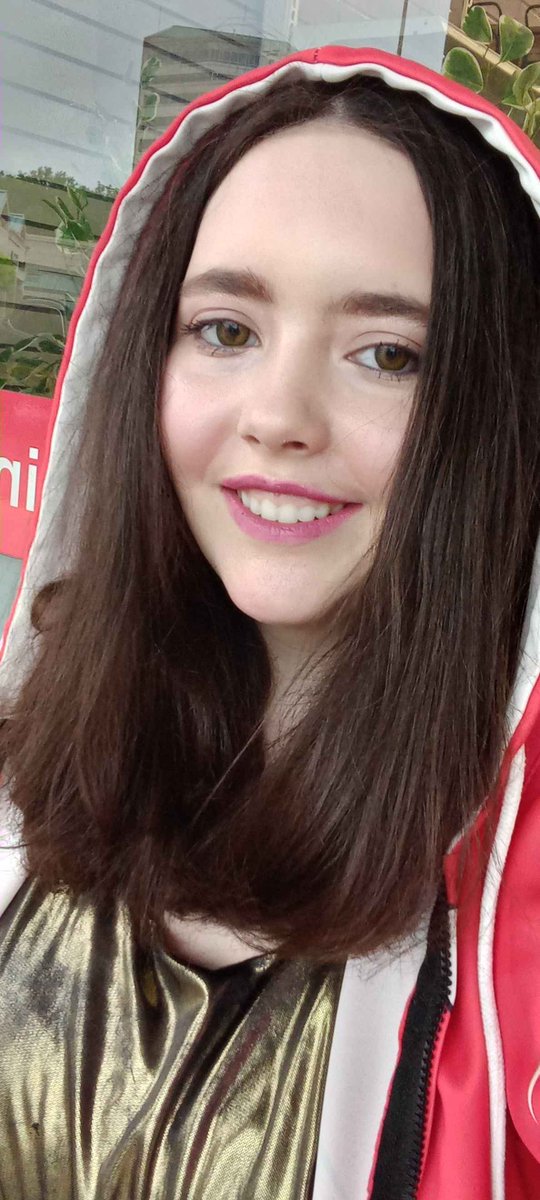 Hopping on this trend because the intrusive thoughts won!!!

The wizard:                                          The artist: