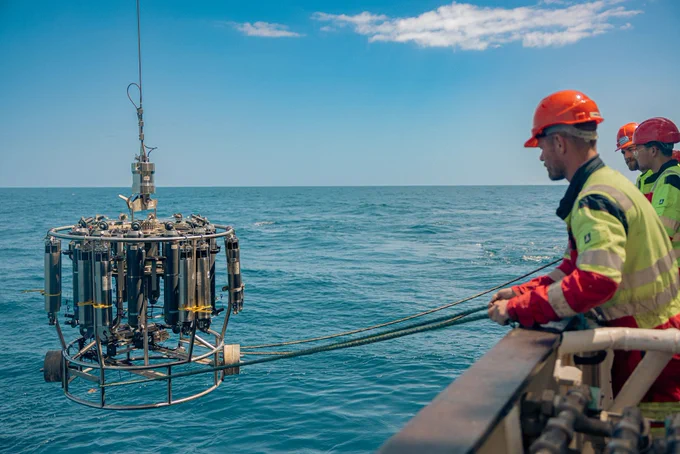Sensor deployment during the latest 20th year milestone RAPID expedition from the RRS Discovery.