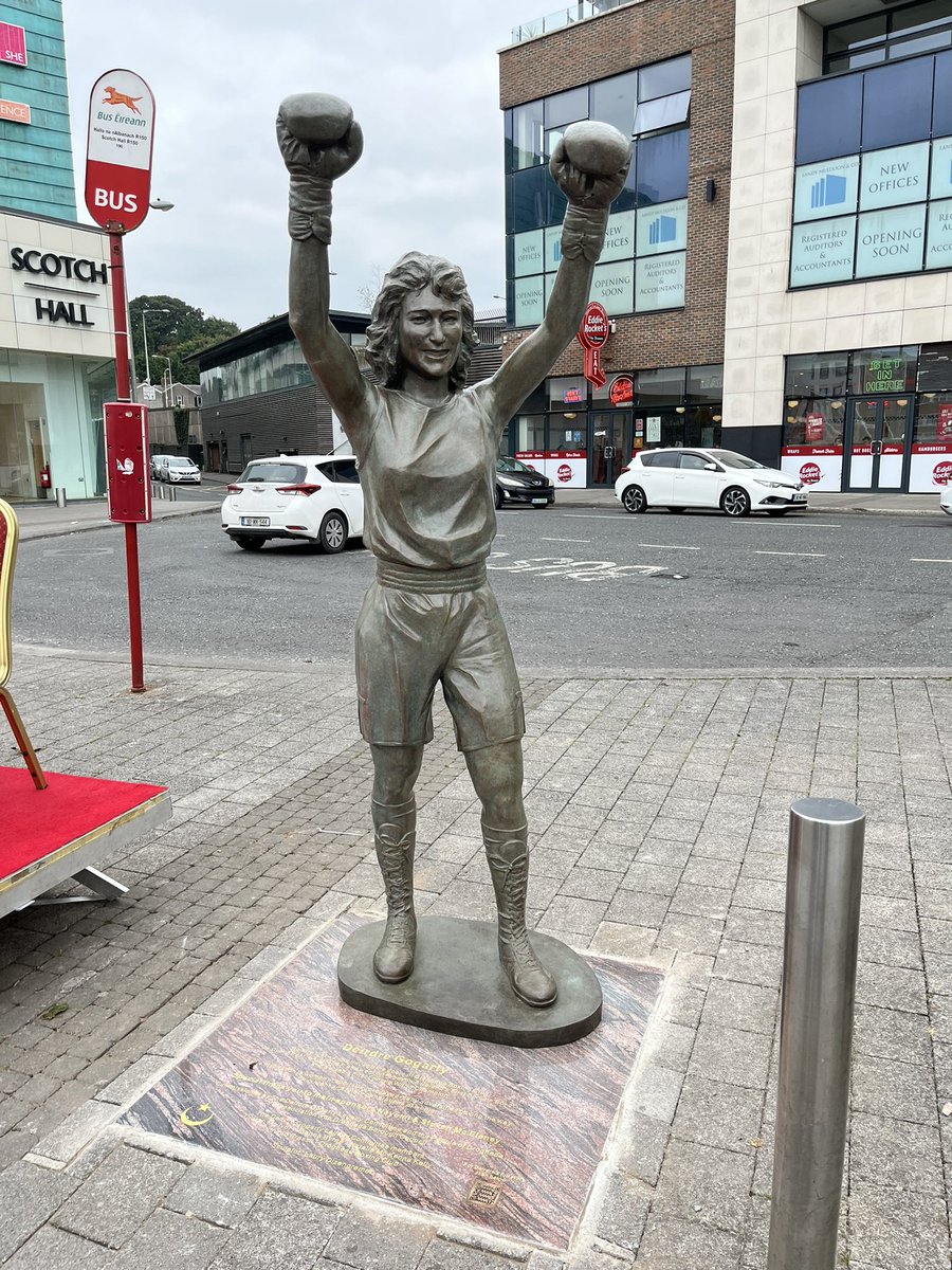 Drogheda honours Ireland’s first female professional boxer and World champion Deirdre Gogarty with unveiling of new sculpture today # boxing