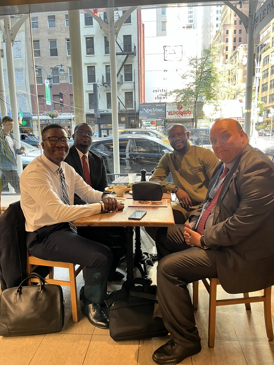 babacarjdiop's tweet photo. Reunion rapide sous un déjeuner amical du Sénégal 🇸🇳 avec nos partenaires du Maroc 🇲🇦 avant l’Assemblée Générale des Nations Unies 🇺🇳. 

Nous souhaitons une bonne chance au président de la République S.E @PR_Diomaye. 

#UNGA2024 #SummitOfTheFuture #UNGA https://t.co/mkNaBFueoN
