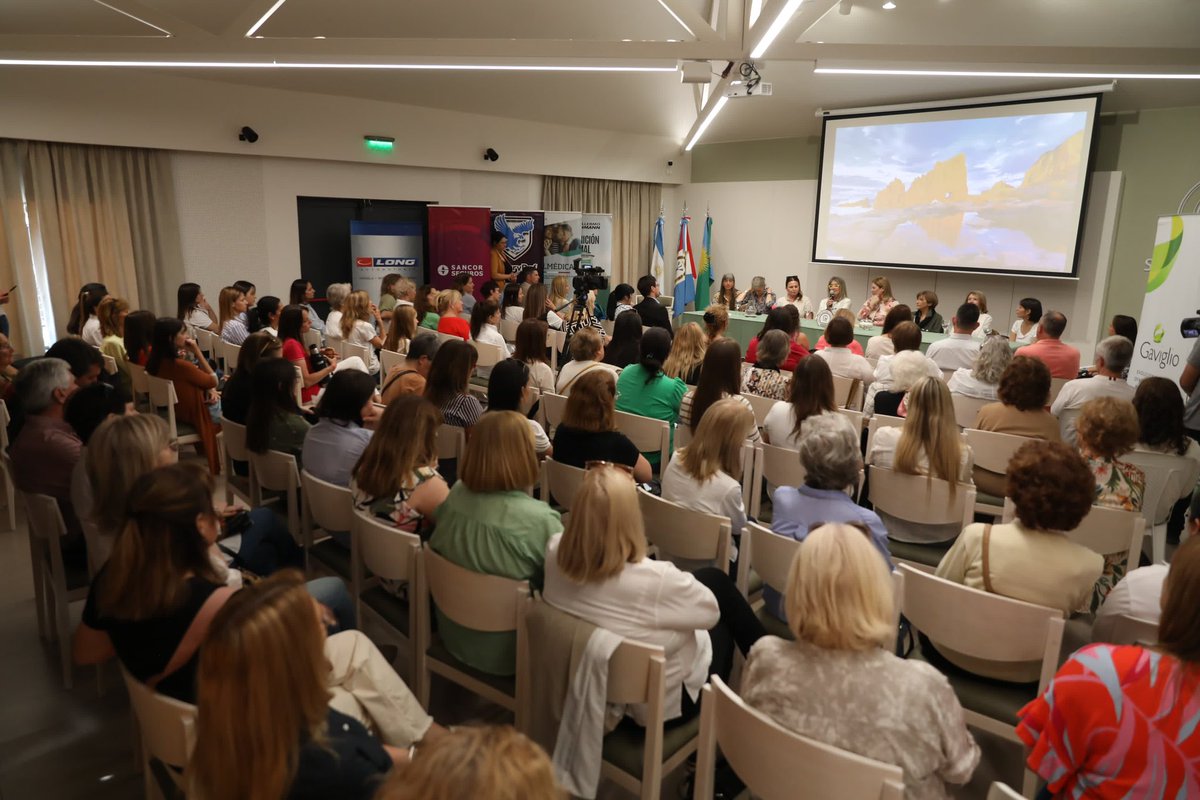 giselmahmud's tweet photo. Las mujeres de nuestro campo son un ejemplo para el país y eso nos da mucho orgullo 👩‍🌾💪🇦🇷

🗣️ Participé del 2do Conversatorio "La Mujer y el Campo, vivencias y aprendizajes en primera persona” en el marco de la 117° Exporural de Rafaela y la Región.

Felicitaciones por el encuentro, cuentan conmigo 🫂