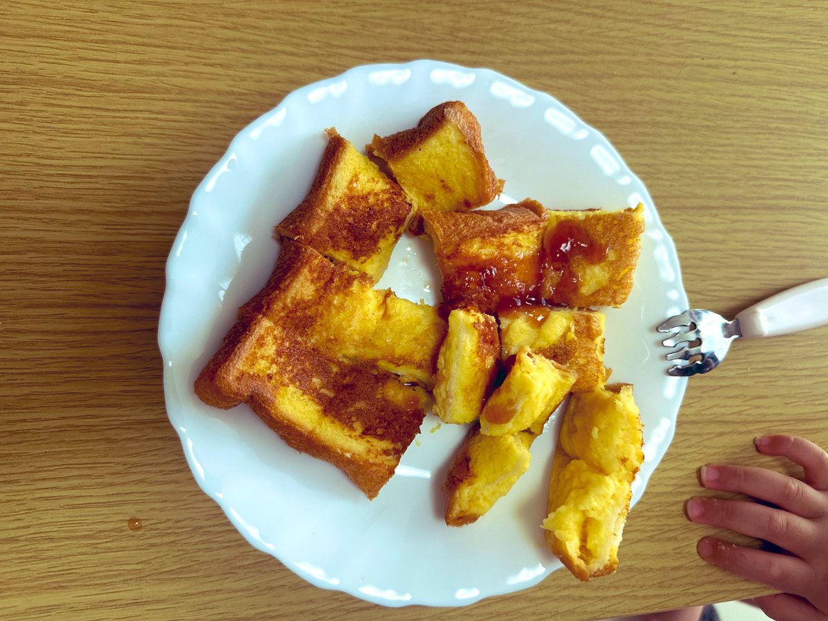 yuki_diary2's tweet photo. 遅ばせながら、木��の息子のご飯撮れたとこだけ

朝
重ね煮の味噌汁
残っていた炊き込みご飯
ヨーグルト

昼
フレンチトースト
バナナ

夜は外食でチャーハンをガツガツ食べてました

 #おうちごはん https://t.co/rWpvWuxnhV