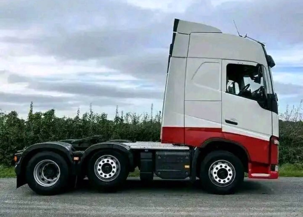 KateSmith884094's tweet photo. Trucks available for sell and Rent https://t.co/Q6am4fYRH2