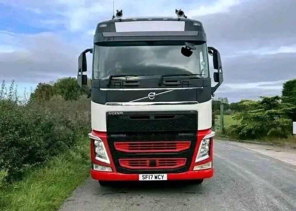 KateSmith884094's tweet photo. Trucks available for sell and Rent https://t.co/Q6am4fYRH2